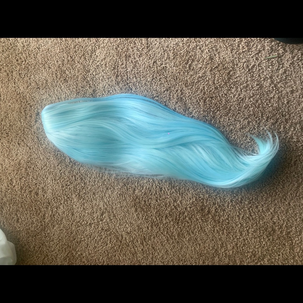STUNNING baby blue WIG 💎💎 FIRM PRICE